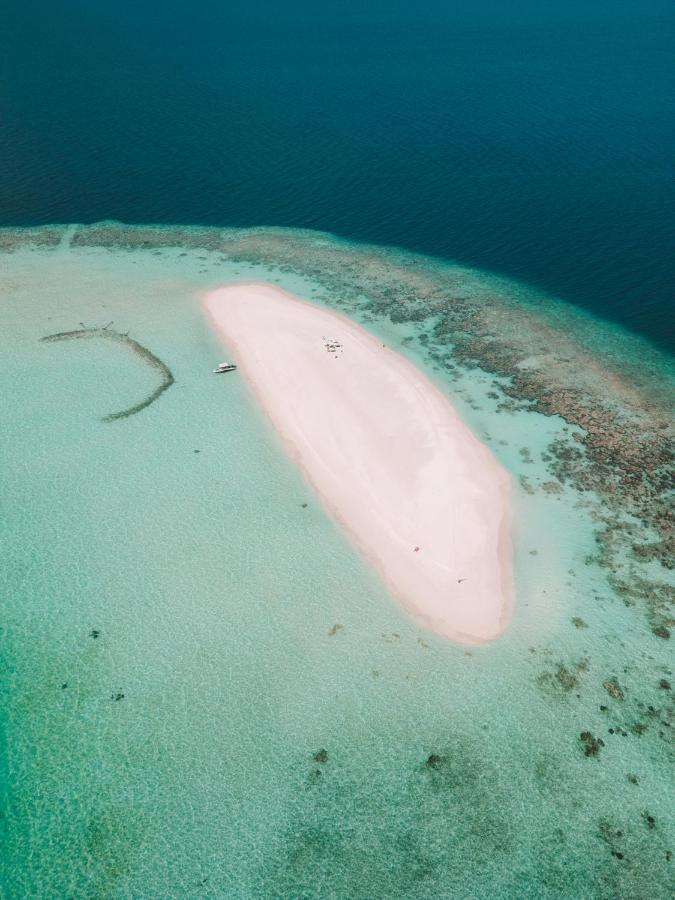 Sunrise By White Sand Dhigurah Dhigurah  Exterior foto