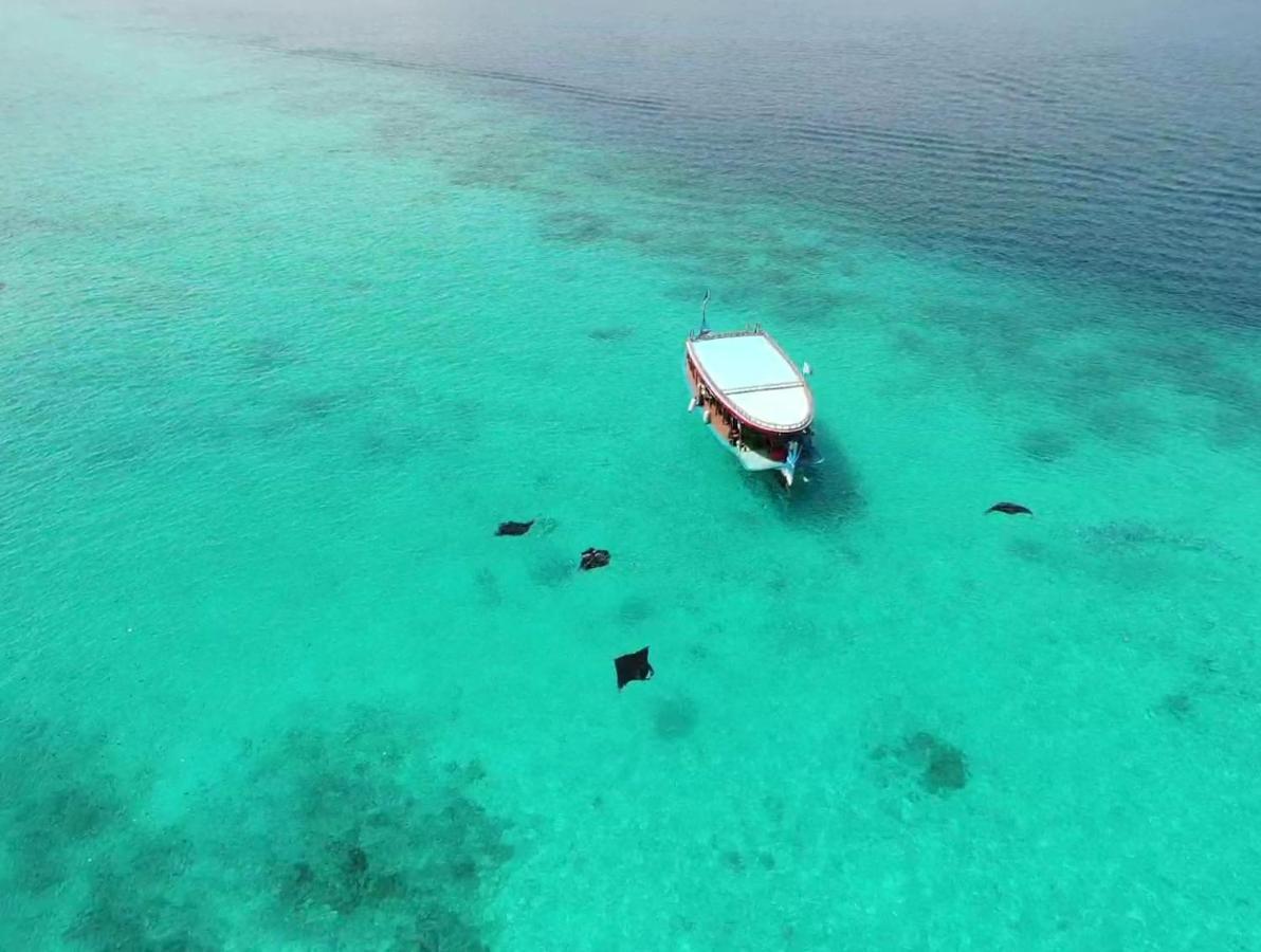 Sunrise By White Sand Dhigurah Dhigurah  Exterior foto
